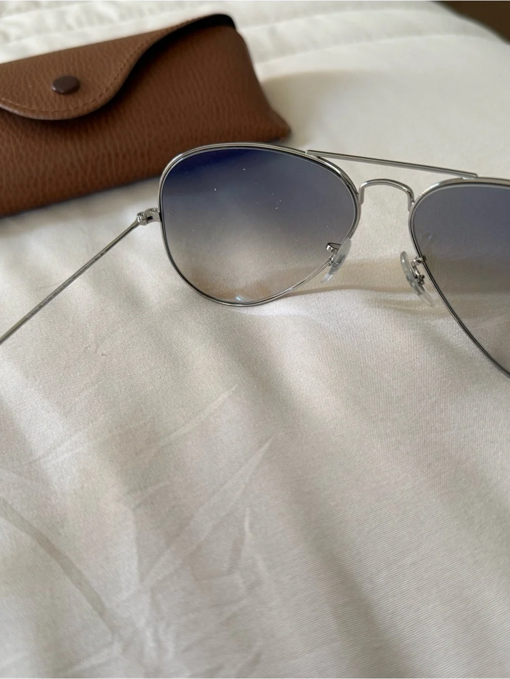 Ray-Ban Silver Aviator Sunglasses with Brown Case and Gray Gradient Lenses
